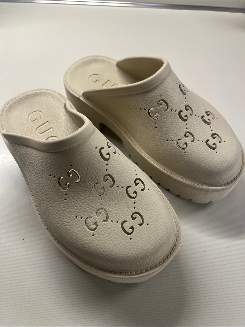 Gucci Rubber “GG Through” Perforated Platform Clog Size 40 Mystic White Cream
